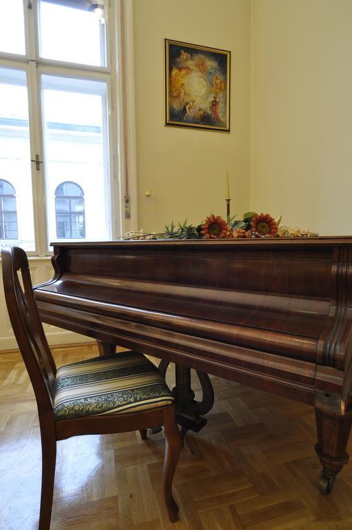 Charming Art Deco Flat Apartment Budapest Ruang foto