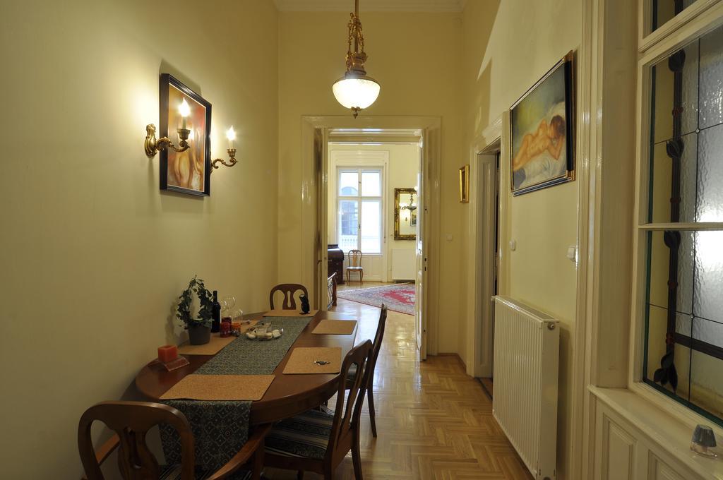 Charming Art Deco Flat Apartment Budapest Ruang foto